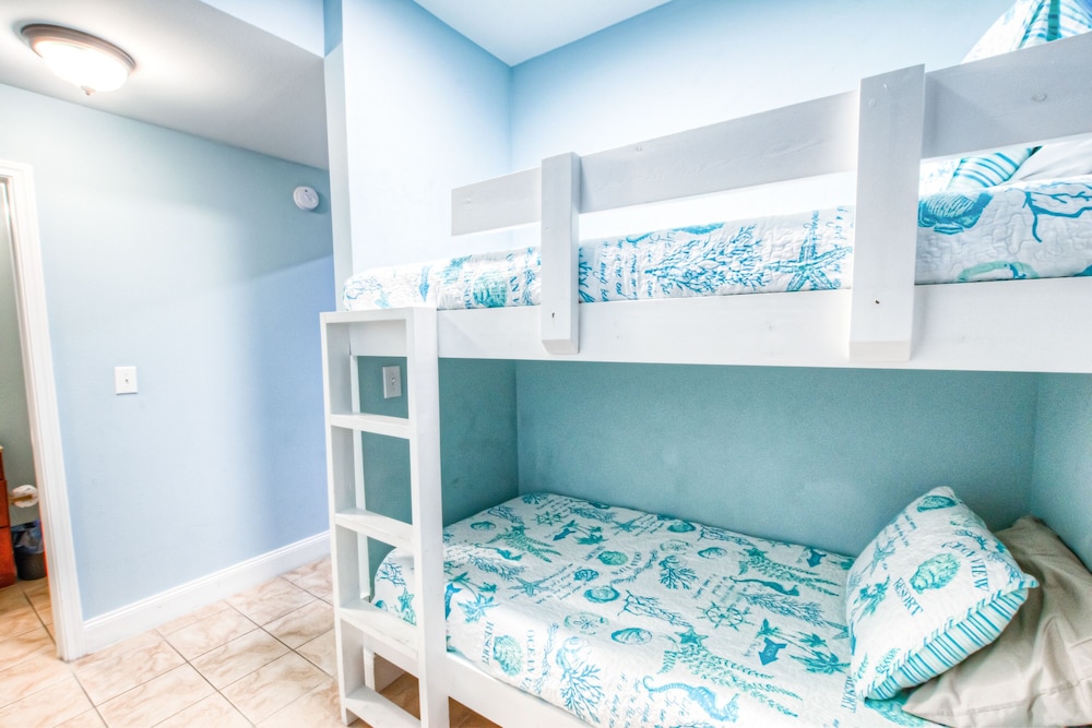 Laketown Wharf Resort by Aneliya's Rentals - photo 135