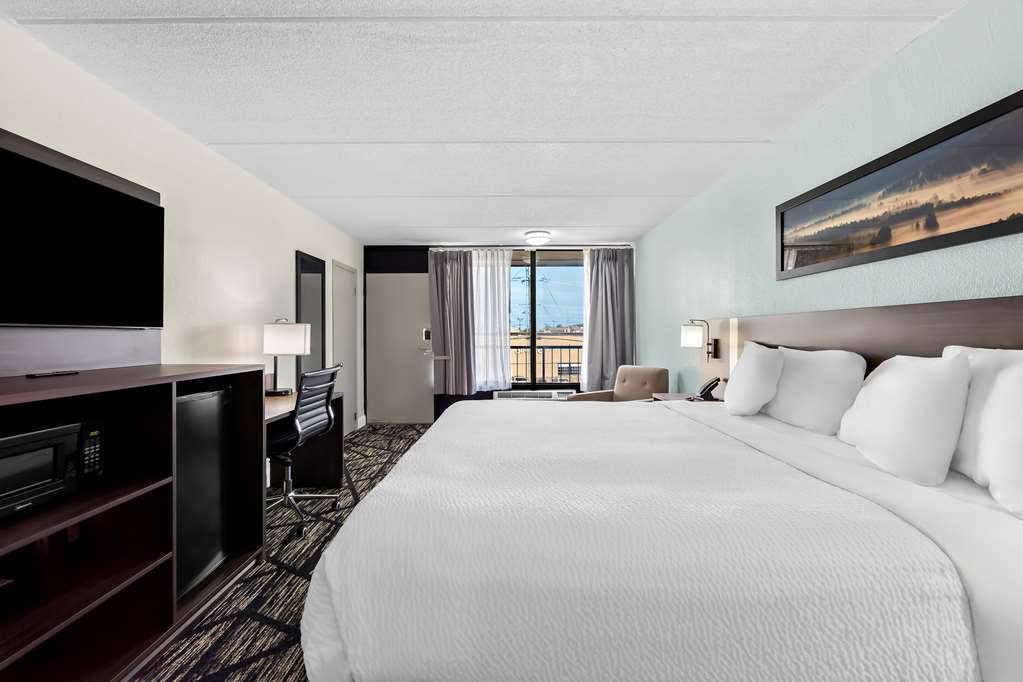 Clarion Inn & Suites near the Leconte Center Pigeon Forge - photo 20
