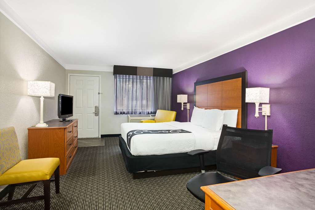 La Quinta Inn by Wyndham San Marcos - photo 42