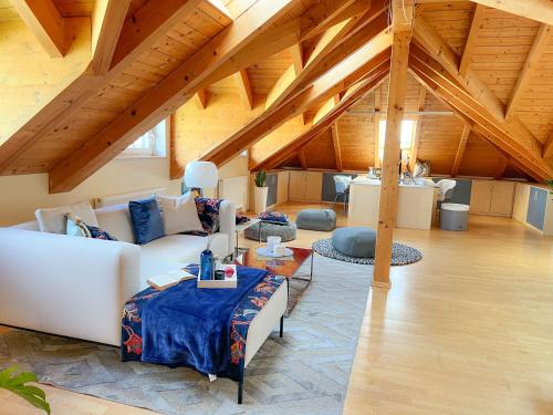 SONNTAGSGLÜCK Premium Apartments Seekirchen ruhiges Feriendomizil im Grünen gemeinsamer Poolarea — 4-Star Luxury Hotel in Seekirchen Am Wallersee, Austria