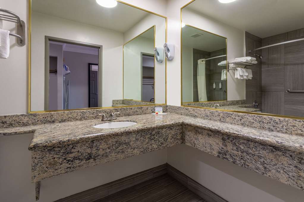 Days Inn by Wyndham Santa Monica - photo 58