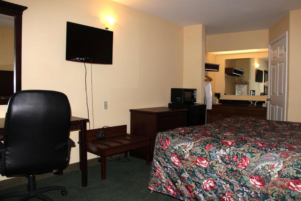 Jameson Inn Oakwood - photo 17