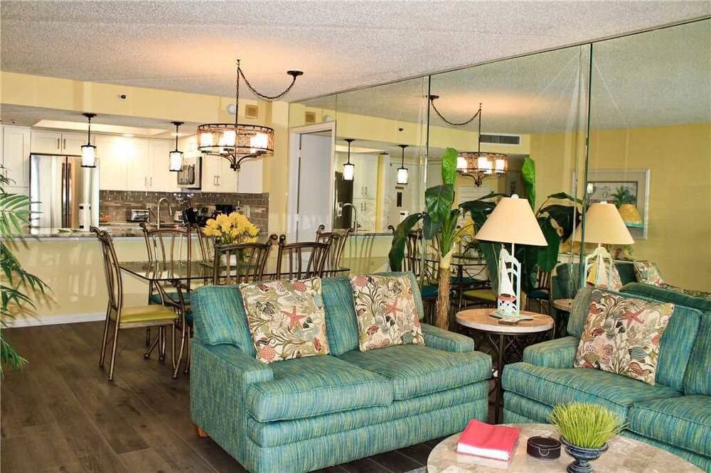 So Hampton 601 by RedAwning - photo 13