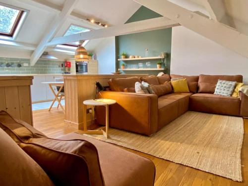 Stylish & Spacious Town Centre Duplex Apartment — 4-Star Luxury Hotel in Porthmadog, United Kingdom