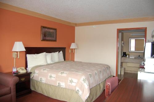 Executive Inn and Suites Springdale - photo 32
