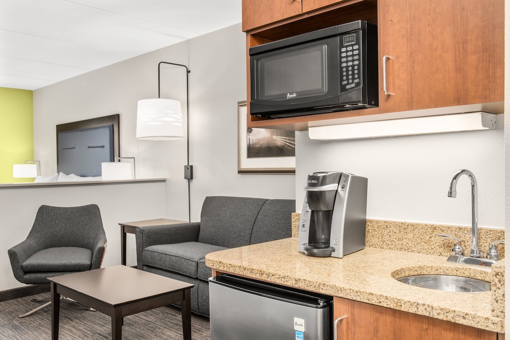 Holiday Inn Express & Suites Wilmington Newark by IHG - photo 10