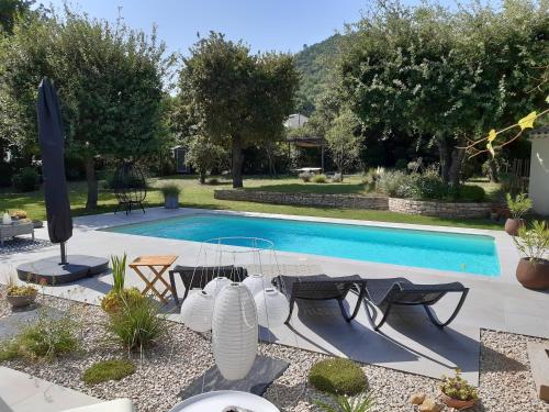 Le Patio 4 . SPA jardin piscine en provence proche Grignan — hotel in Saint-Paul-Trois-Chateaux