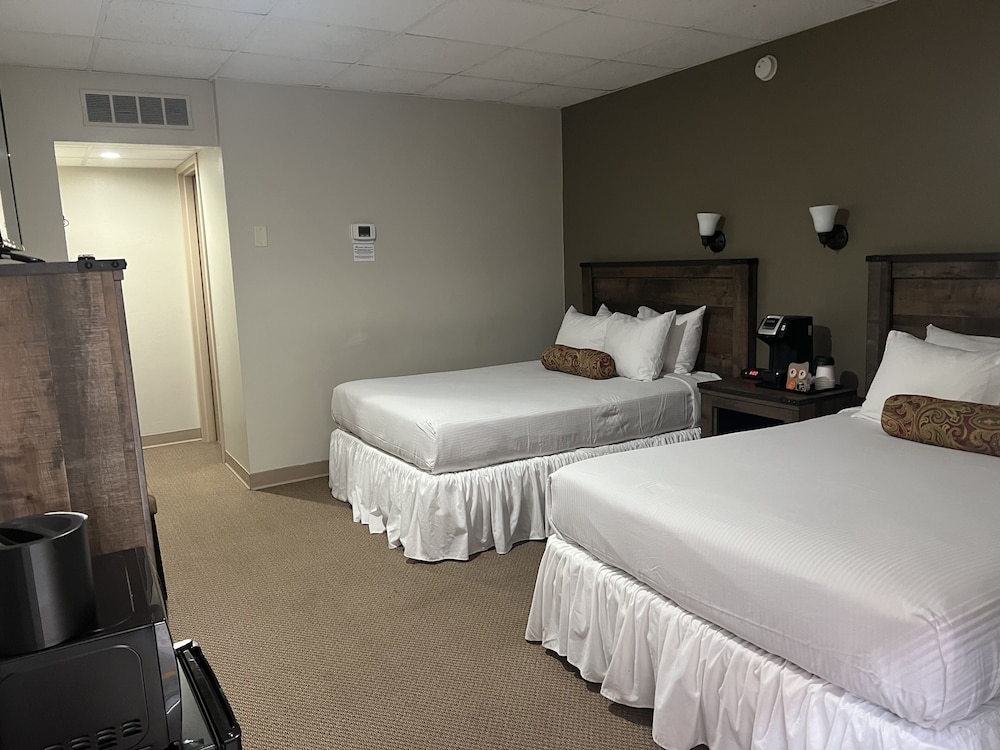 The Stables Inn and Suites - photo 11