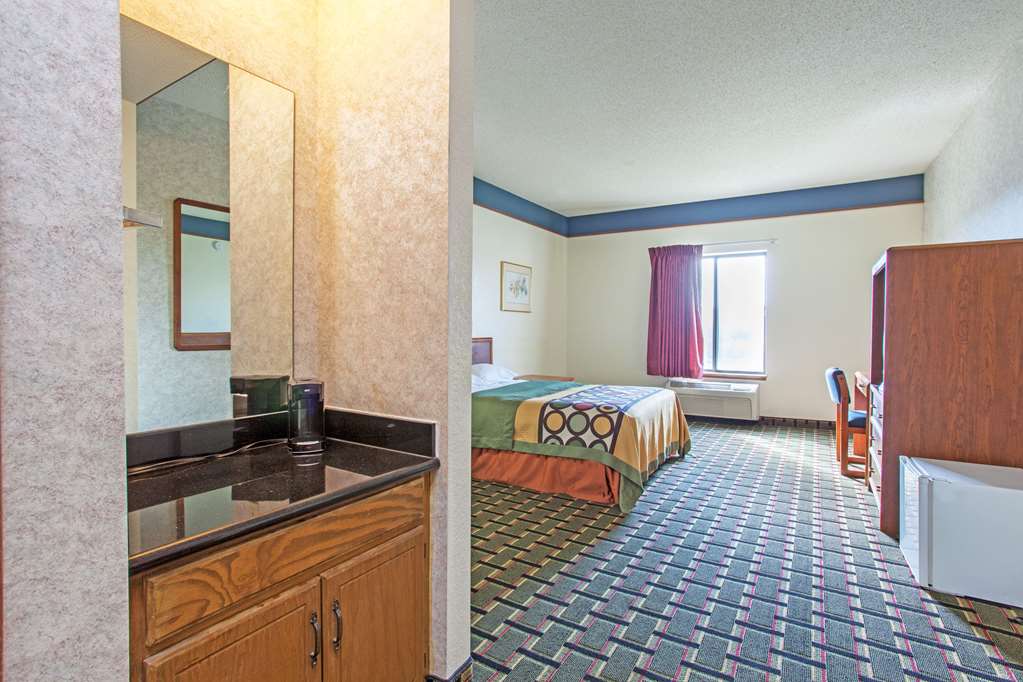 Super 8 by Wyndham Atchison - photo 7