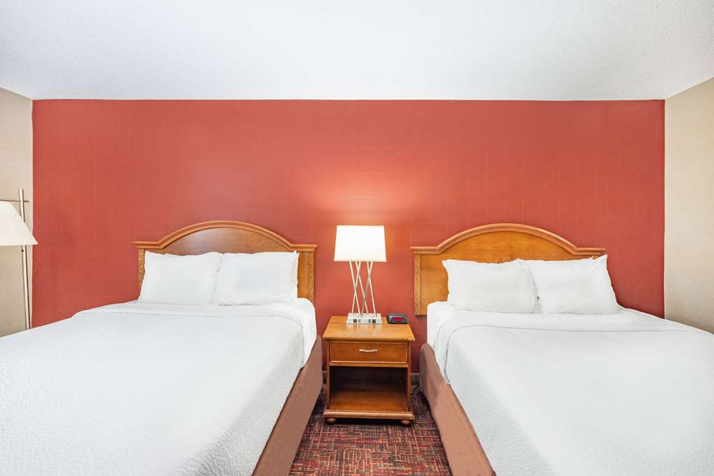 Ramada by Wyndham Grand Forks - photo 26