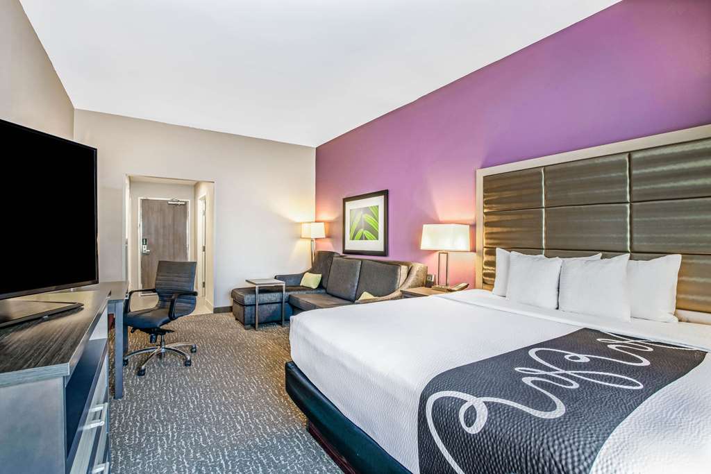La Quinta Inn & Suites by Wyndham Kearney - photo 16