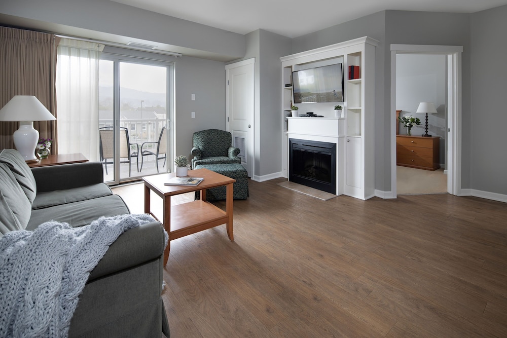 Rivertide Suites Hotel - photo 36