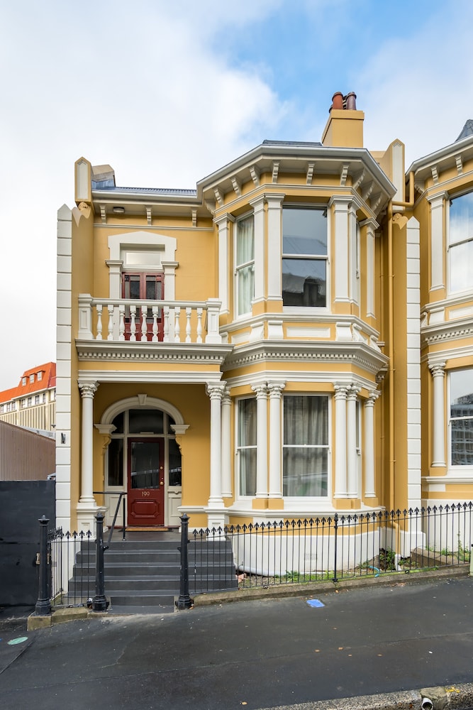 Inner City Elegance on Stuart Street in Dunedin, New Zealand