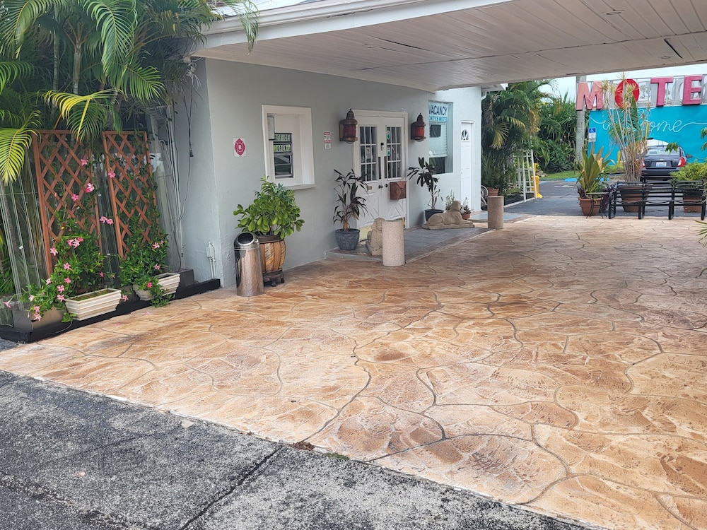 Conty's Motel - photo 3