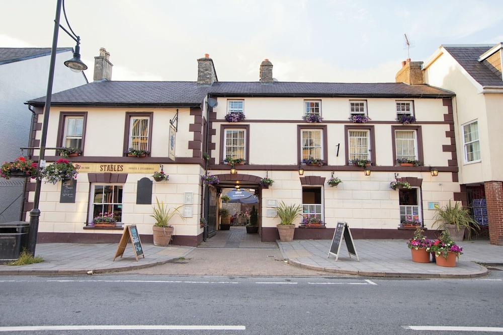 The Royal Oak Hotel — hotel in Lampeter