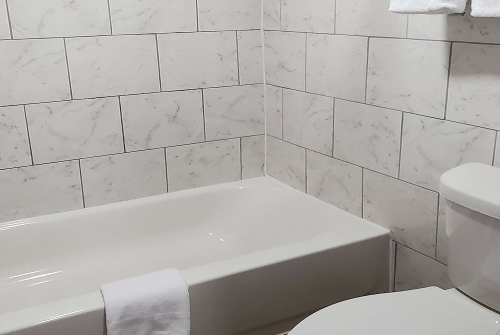 Travelodge by Wyndham Livonia Canton Novi Detroit Area - photo 13