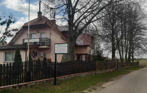 Pensjonat Lipowy Dworek pet-friendly hotel Strzegowo