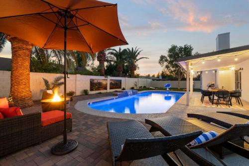 Peaceful Palm Farmhouse Chic with Pool & Games — 4-Star Luxury Hotel in Mesa, United States