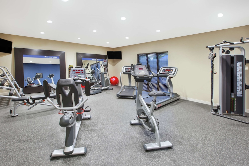 Hampton Inn & Suites Oakwood Village Cleveland - photo 19