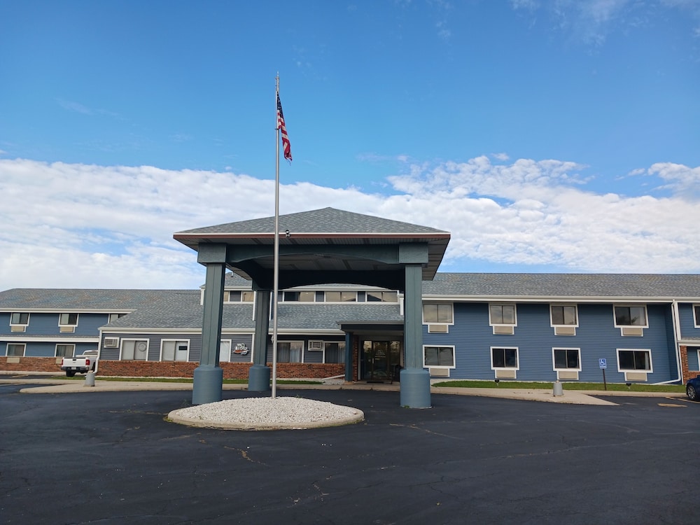 The Oasis Hotel & Bar — hotel in Sheboygan Falls