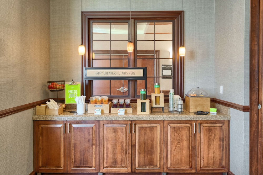 Hampton Inn Louisville Northeast - photo 31