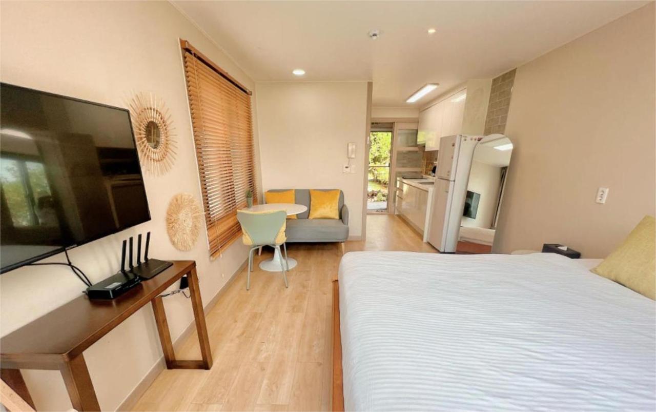 Living in Jeju Island — 4-Star Luxury Hotel in Jeju City, South Korea