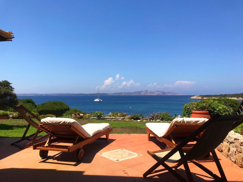 Cala del Faro Maestrale — 4-Star Luxury Hotel in Arzachena, Italy
