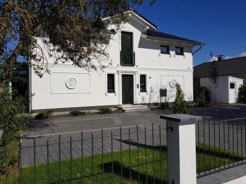 Gestrandet In Der Villa Katharina — 4-Star Luxury Hotel in Ostseebad Dierhagen, Germany