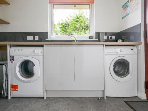 Lapwing Rise - carbon neutral hotel in Unknown City