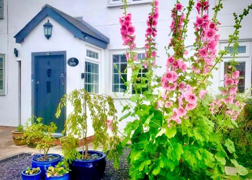 18th Century Cosy Cottage with Stunning Views — 4-Star Luxury Hotel in Stratford-Upon-Avon, United Kingdom
