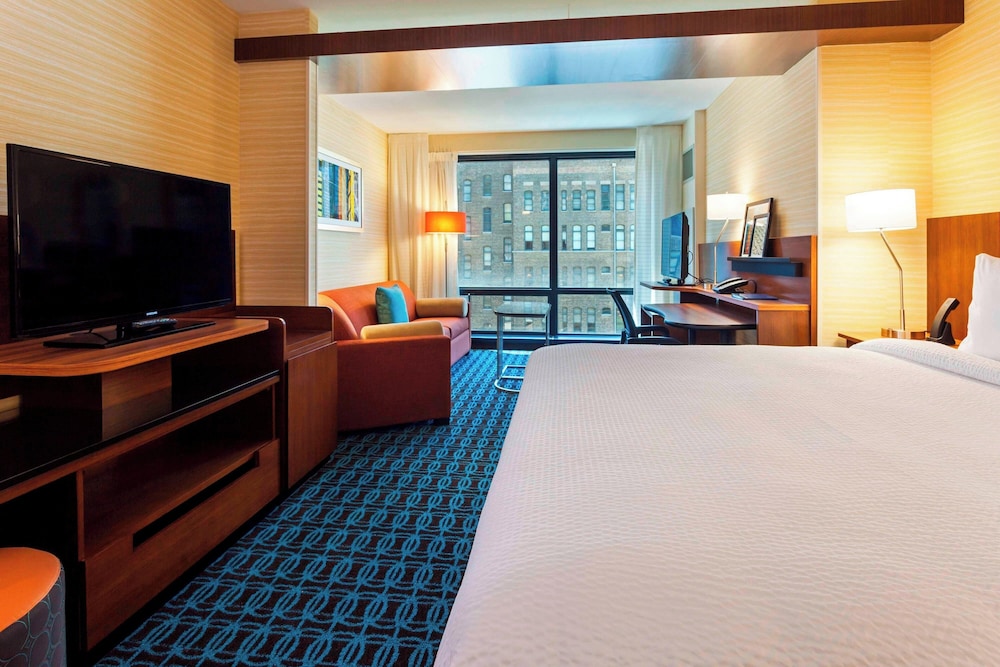 Fairfield Inn & Suites Chicago Downtown River North - photo 13
