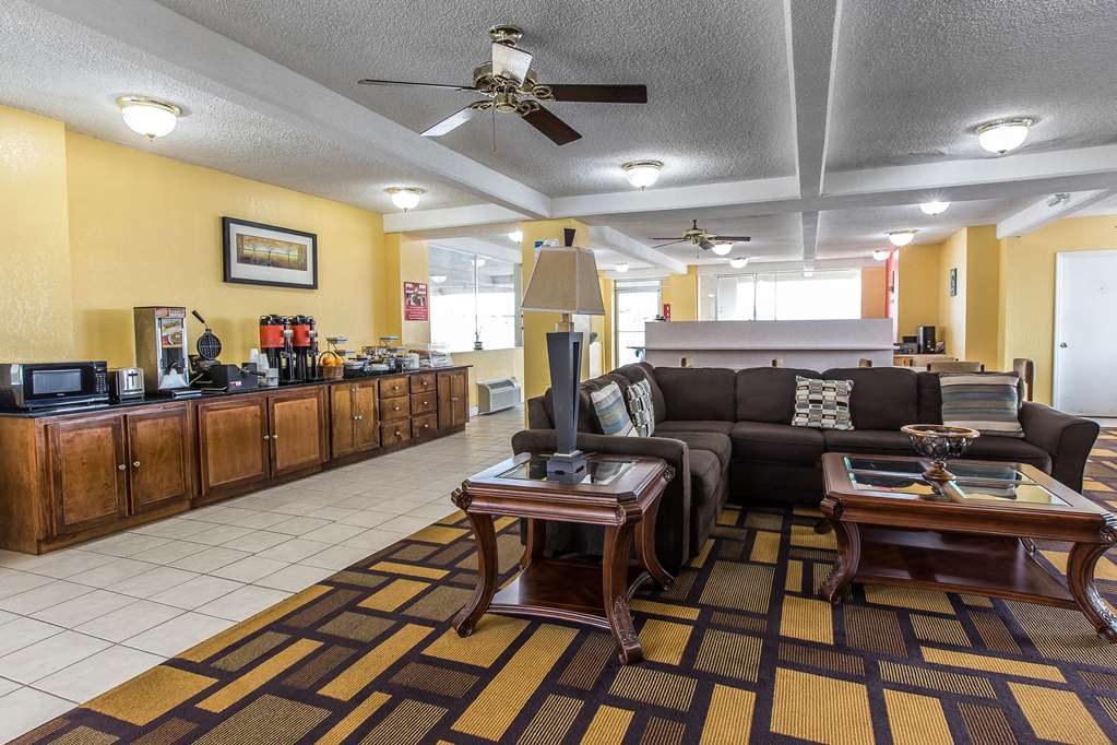 Econo Lodge Byron - photo 18