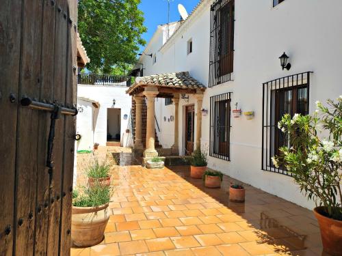 Complejo Apartamentos Rurales Molino de Abajo — 4-Star Luxury Hotel in Alcala La Real, Spain