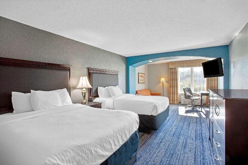 La Quinta Inn & Suites by Wyndham Mobile Tillman's Corner - photo 34