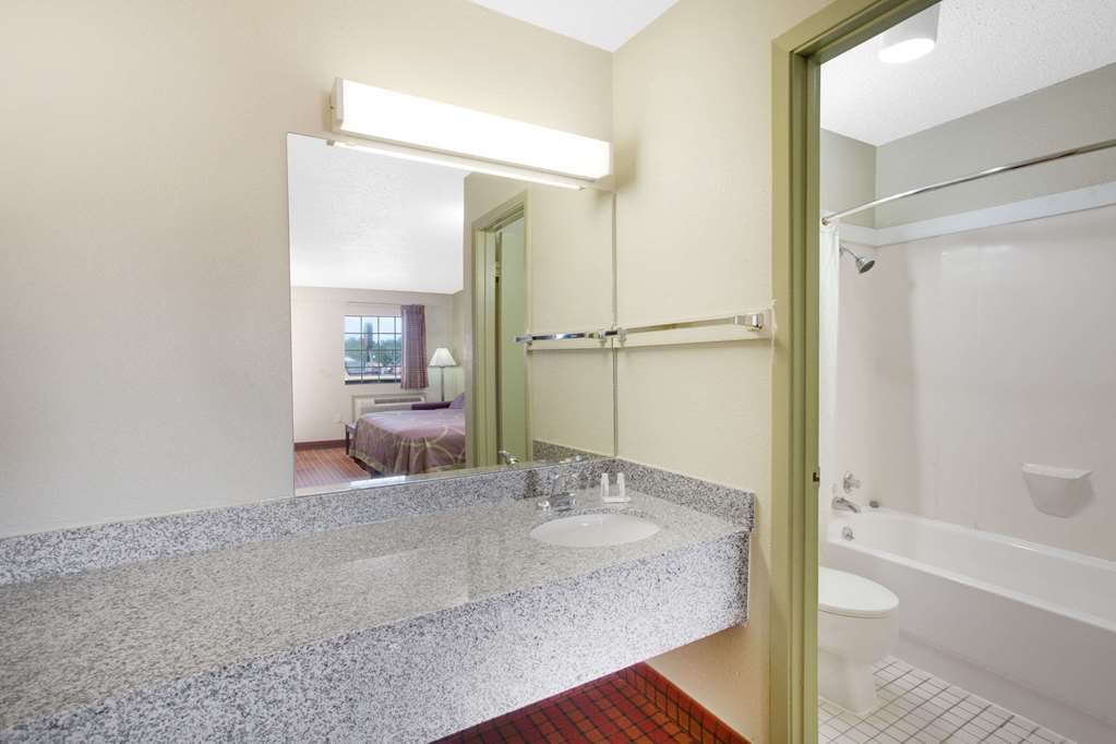 Super 8 by Wyndham Monticello AR - photo 12