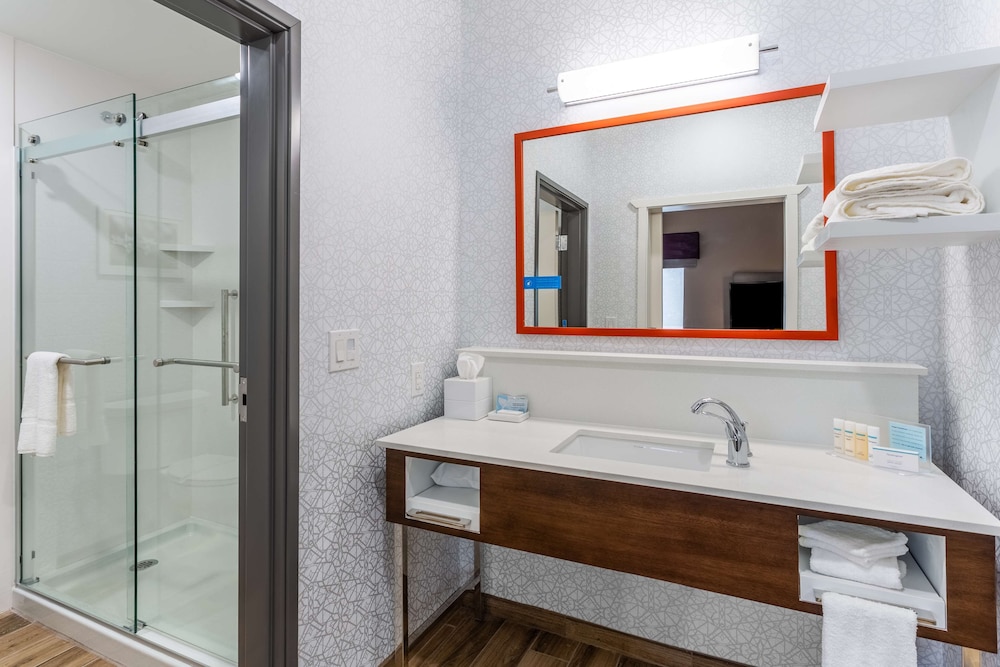Hampton Inn and Suites Guymon - photo 20