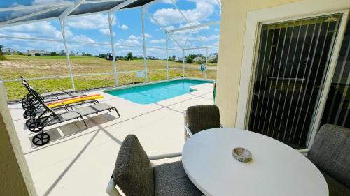 4 Bed Pool Home On Golf Community 626 — 4-Star Luxury Hotel in Davenport, United States