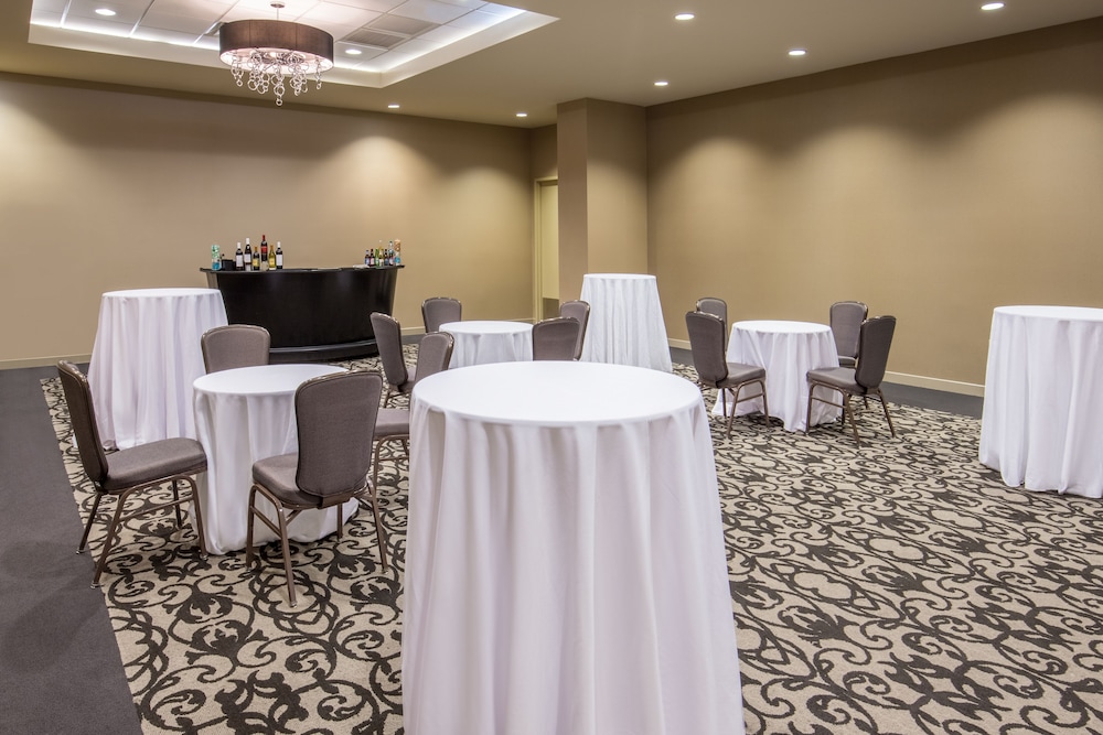 Crowne Plaza Phoenix Airport PHX by IHG - photo 2