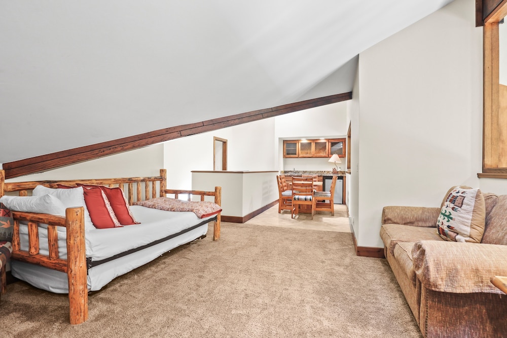Fairway Village 2570 - photo 11