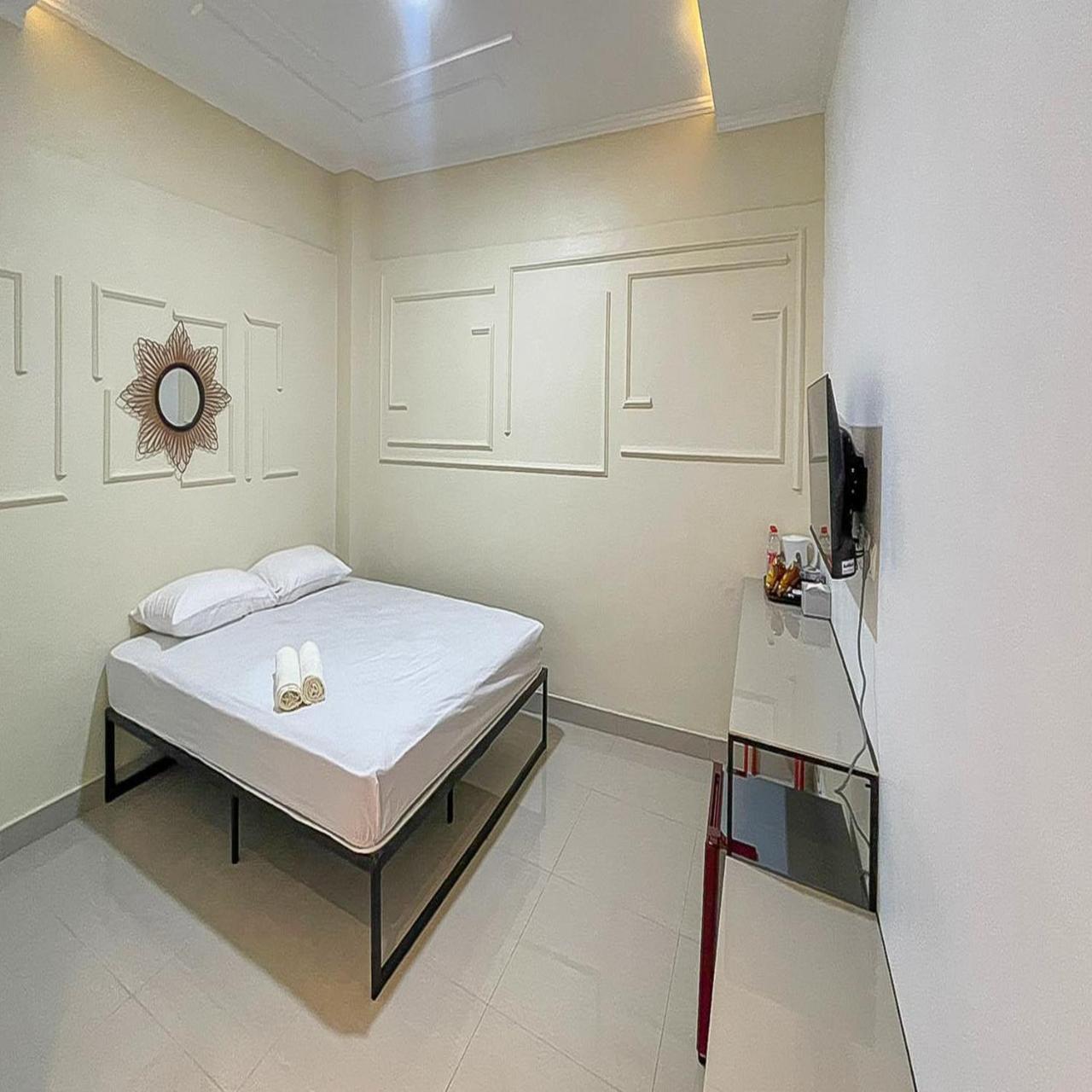 JM Tuparev Mitra RedDoorz in Karawang, Indonesia