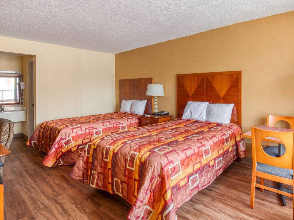 Knights Inn Forest Park - photo 15
