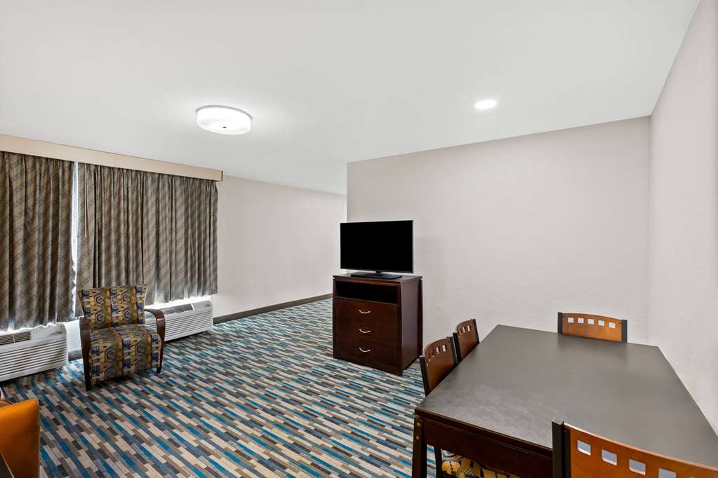 Days Inn & Suites by Wyndham Mesa Near Phoenix - photo 54