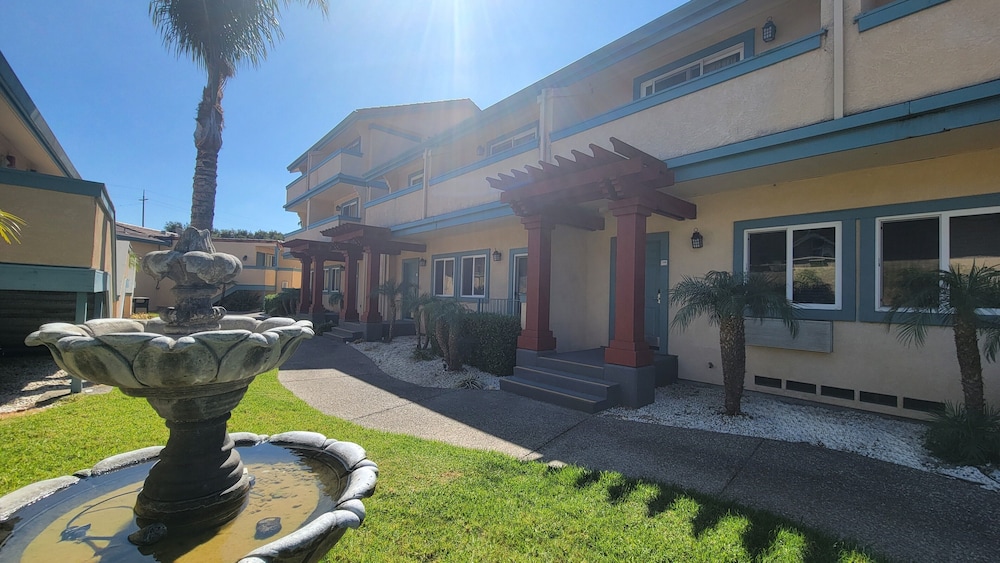 Marinwood Inn & Suites - photo 29