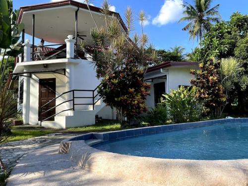 Charming 3 Bedroom Country Farm Home Pool ParkSprings Lipa — 4-Star Luxury Hotel in Lipa City, Philippines