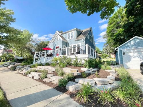 Walk Downtown River Stylish Cozy Stay W Huge Porch — Saint Charles