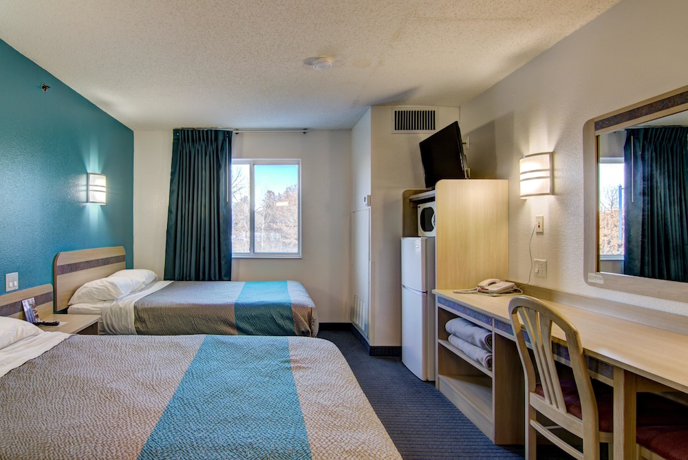 Econo Lodge Menomonie - photo 17