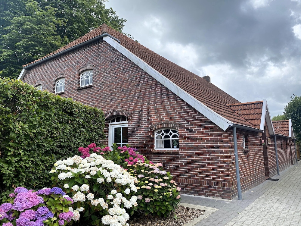 Ferienwohnungen in Strackholt — 4-Star Luxury Hotel in Mittegrossefehn, Germany