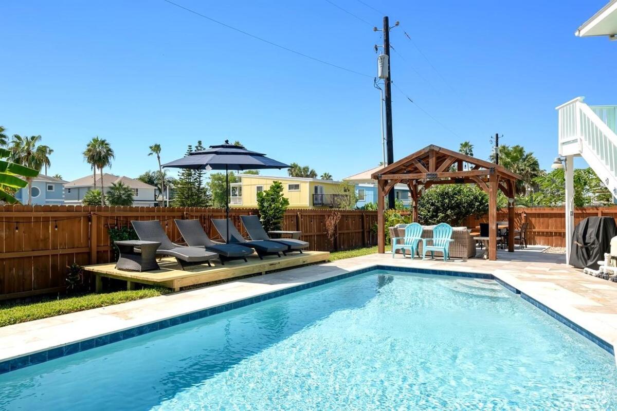 South Padre Haven Heated Pool Firepit Pool Table Games Early Checkin in South Padre Island, United States