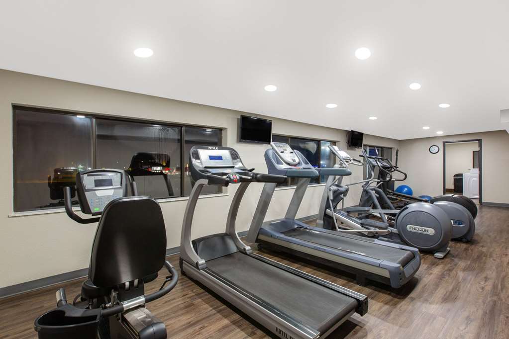 Days Inn & Suites by Wyndham Wisconsin Dells - photo 8