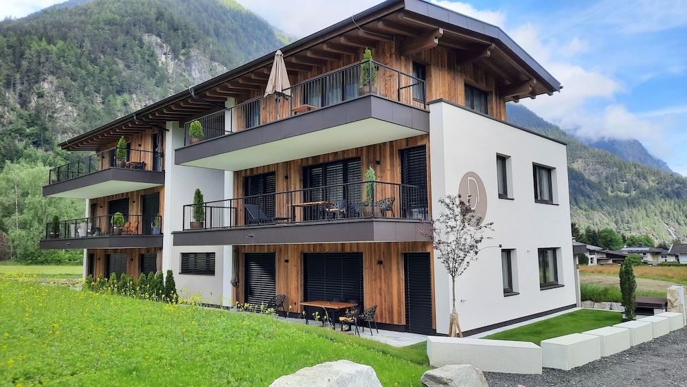 Apart Dorhoam — 4-Star Luxury Hotel in Umhausen, Austria